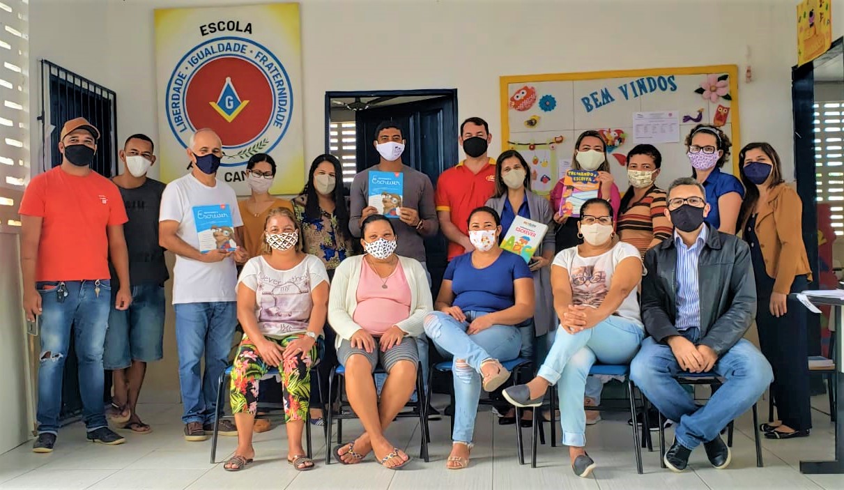 EDUCAÇÃO FORTALECIDA: LOJA MAÇÔNICA DE ITAMBÉ REALIZA DOAÇÃO DE LIVROS À ESCOLA FREI CANECA