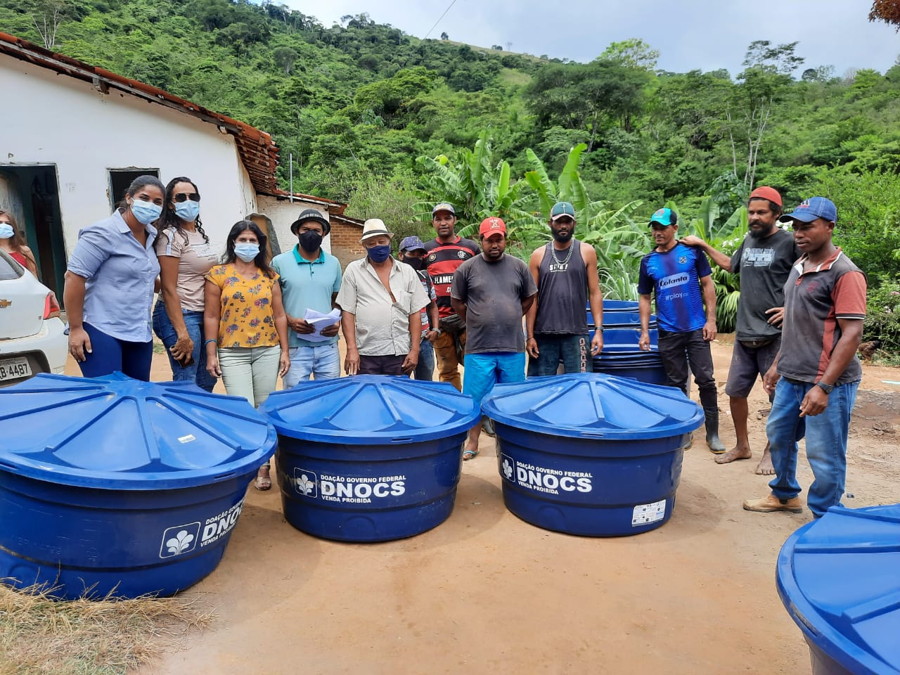 Prefeitura de Itambé distribui caixas dágua a centenas de famílias da sede, distritos e zona rural