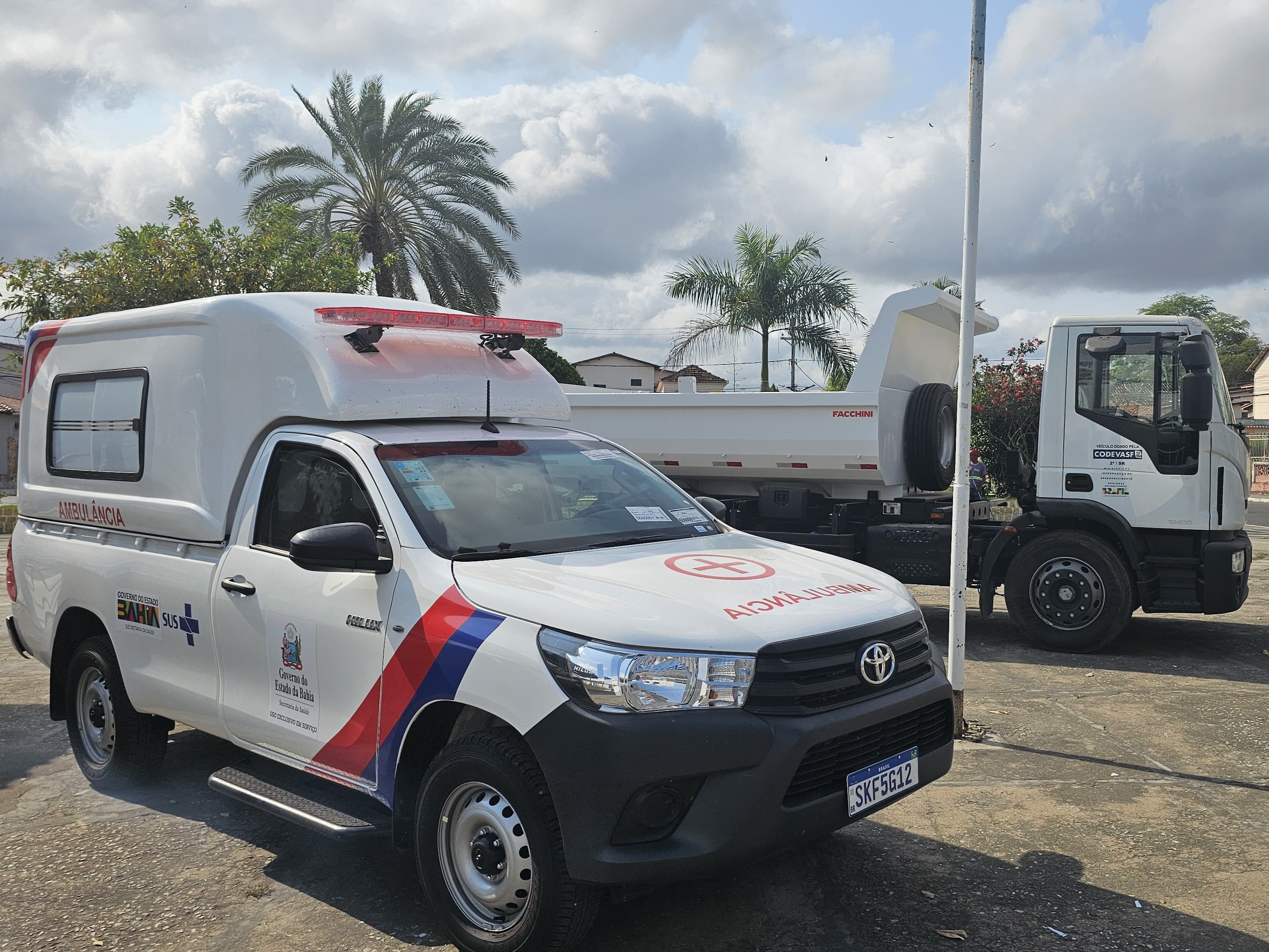 Itambé recebe uma ambulância e um caminhão zero km
