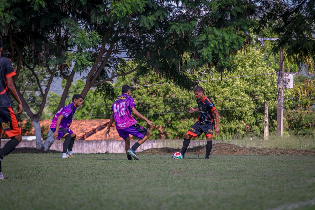 Valência aplica goleada de cinco a zero e acirra a disputa pela semifinal do Campeonato Municipal