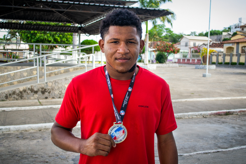 Jovem itambeense, Marcos Vinicius Soares, 16 anos, conquista o ouro no Campeonato Baiano de Jiu-jitsu