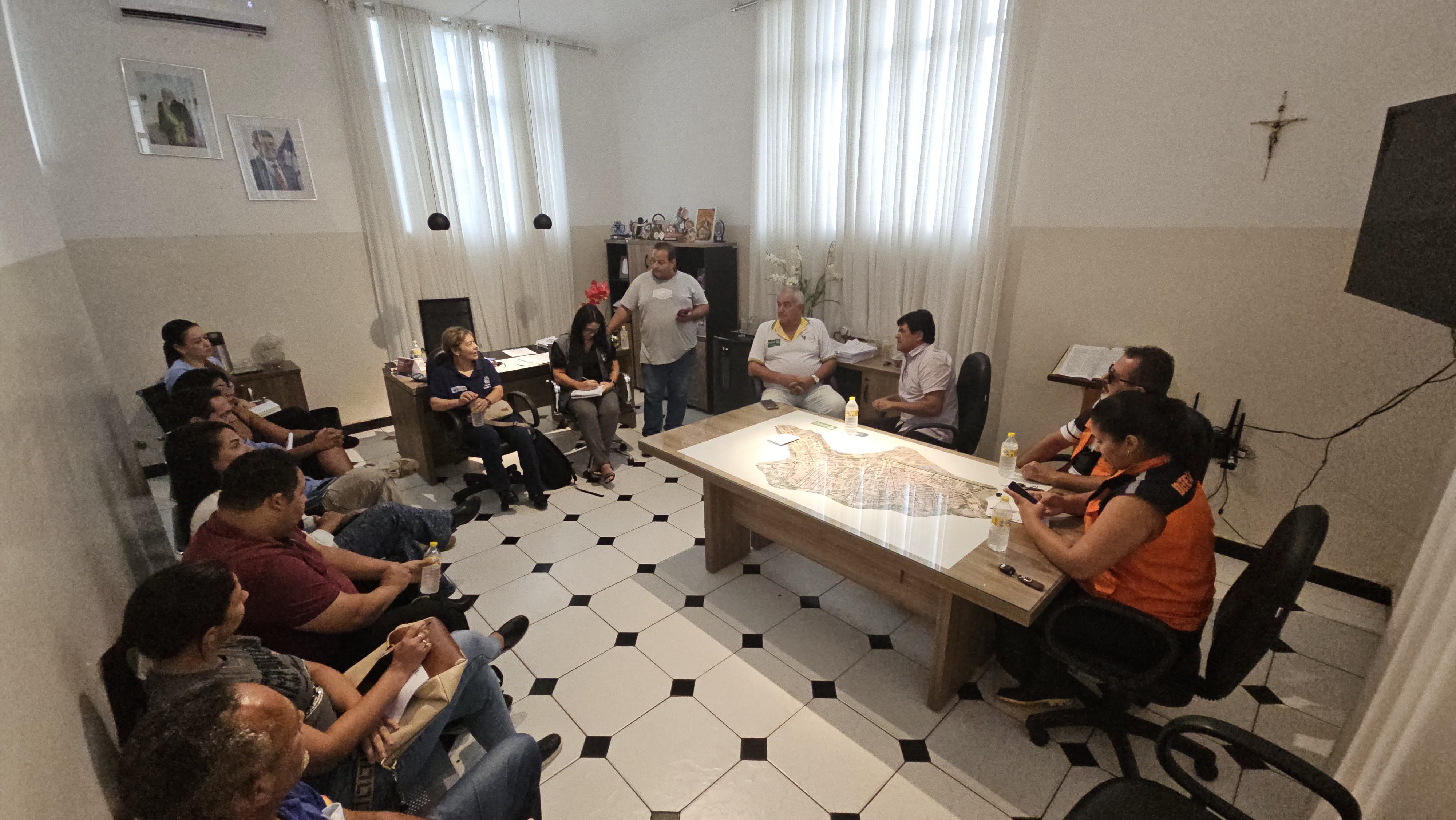 Prefeitura de Itambé realiza reunião técnica com 14ª DIRES para reforçar ações emergenciais devido às chuvas