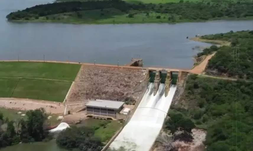 Defesa Civil de Itambé monitora elevação do Rio Pardo após abertura de comporta na Barragem de Machado Mineiro