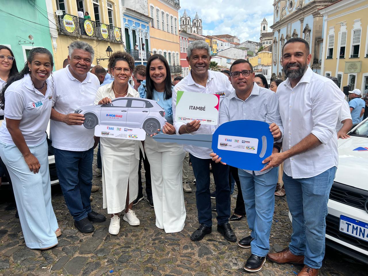 Prefeitura de Itambé recebe novo veículo para fortalecer a rede de Assistência Social do município