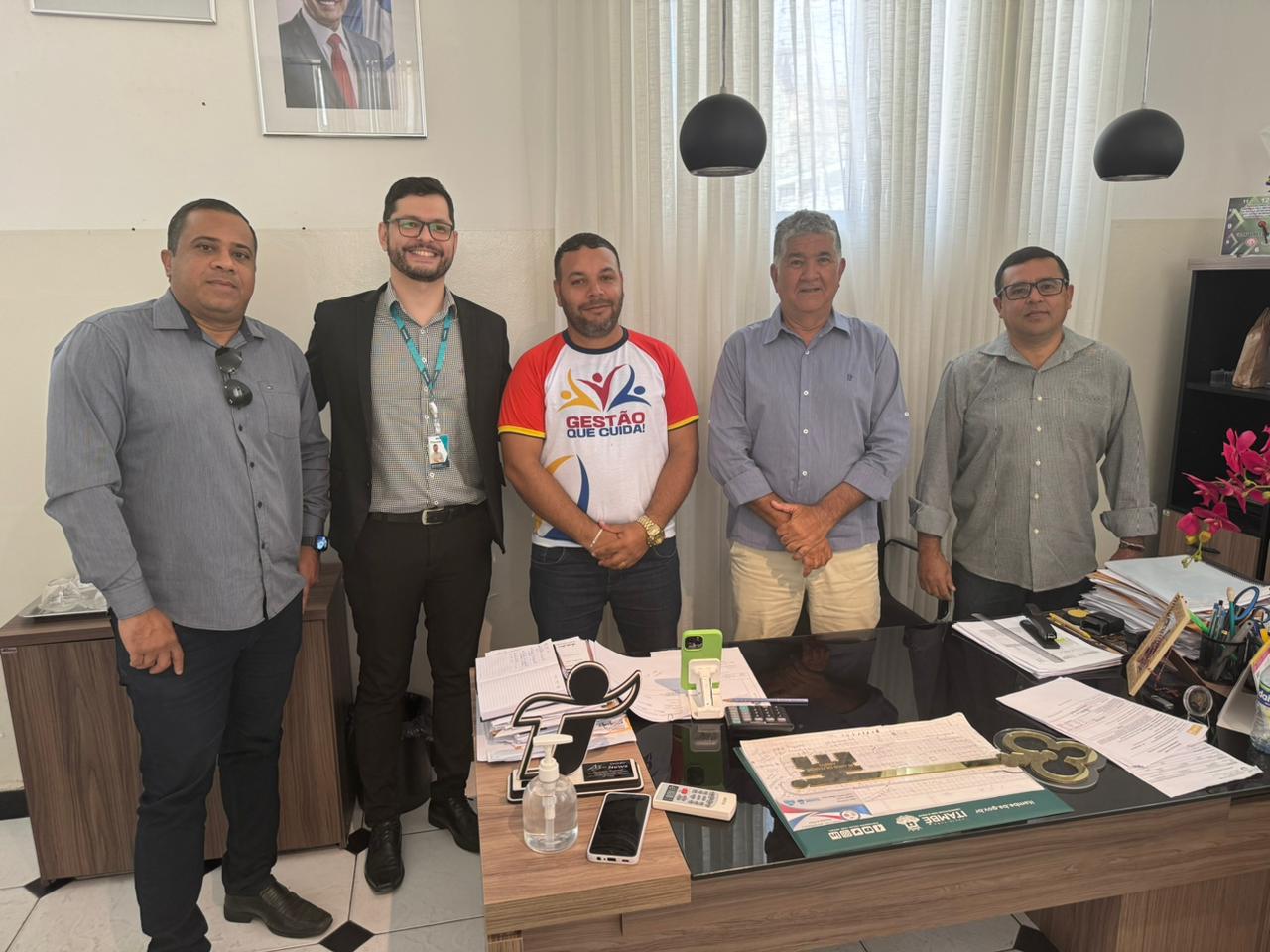 Reunião discute parceria para implantação de uma agência do Sicoob em Itambé