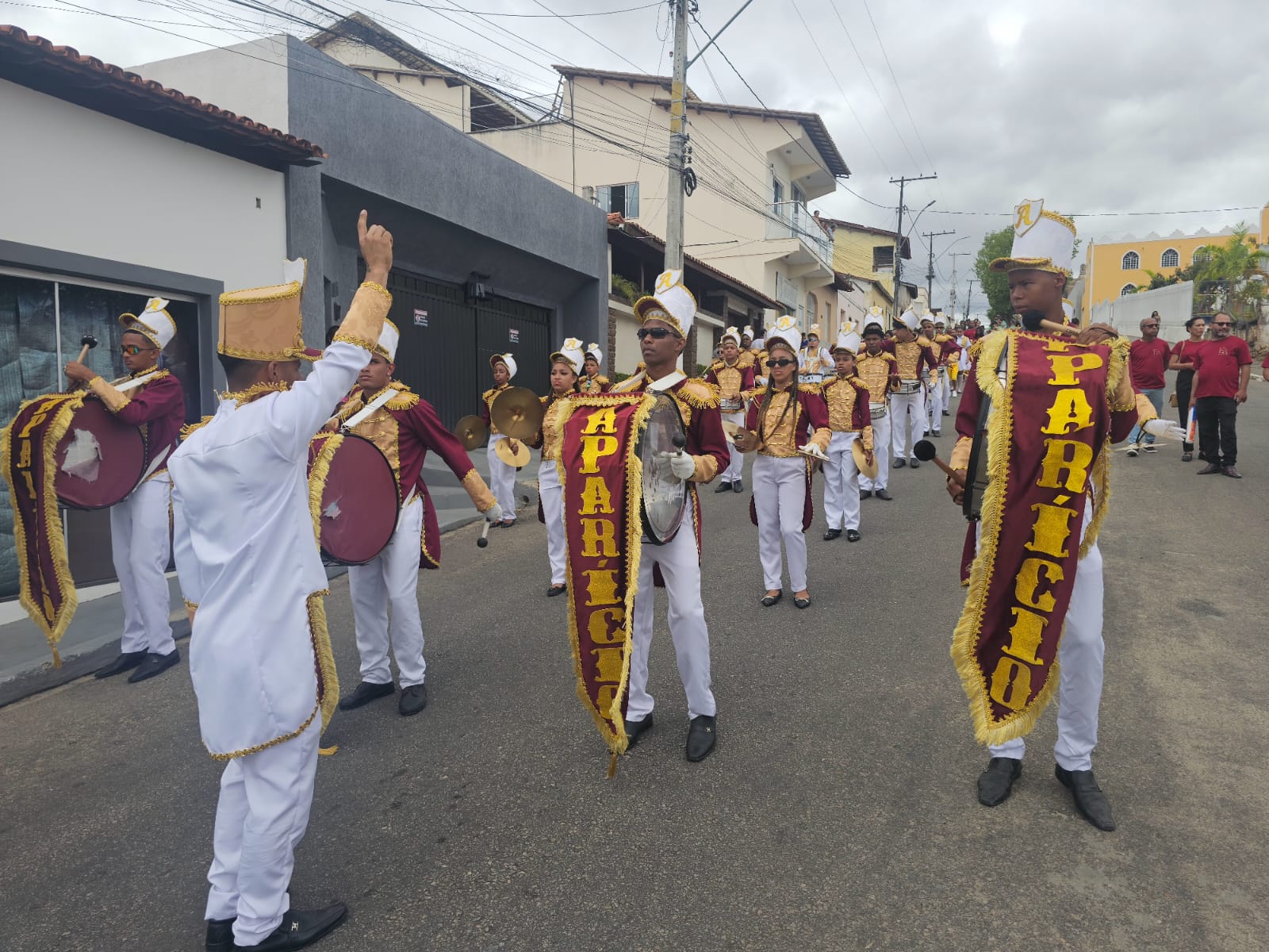 REAPRESENTAÇÃO DO DESFILE DO APARÍCIO MOBILIZA COMUNIDADE EM ITAMBÉ