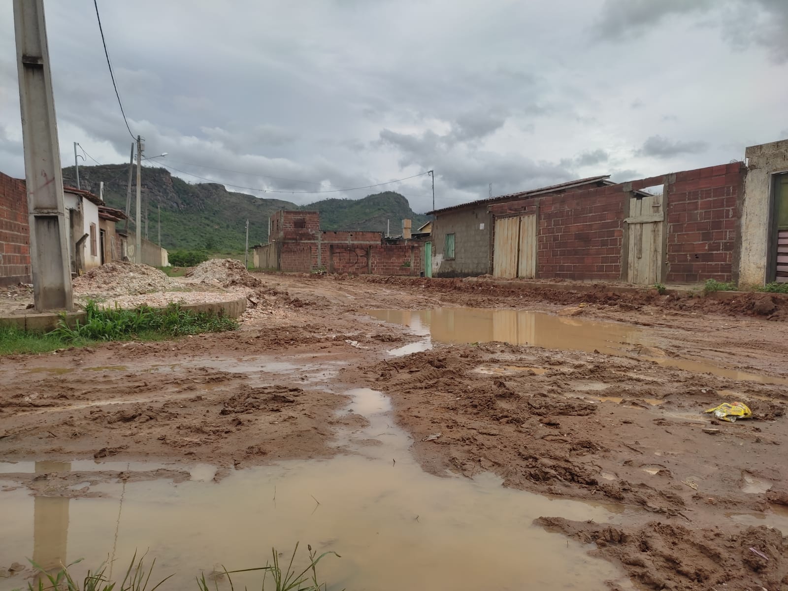 Equipe Técnica da Prefeitura de Itambé vistoria residências afetadas pelas fortes chuvas