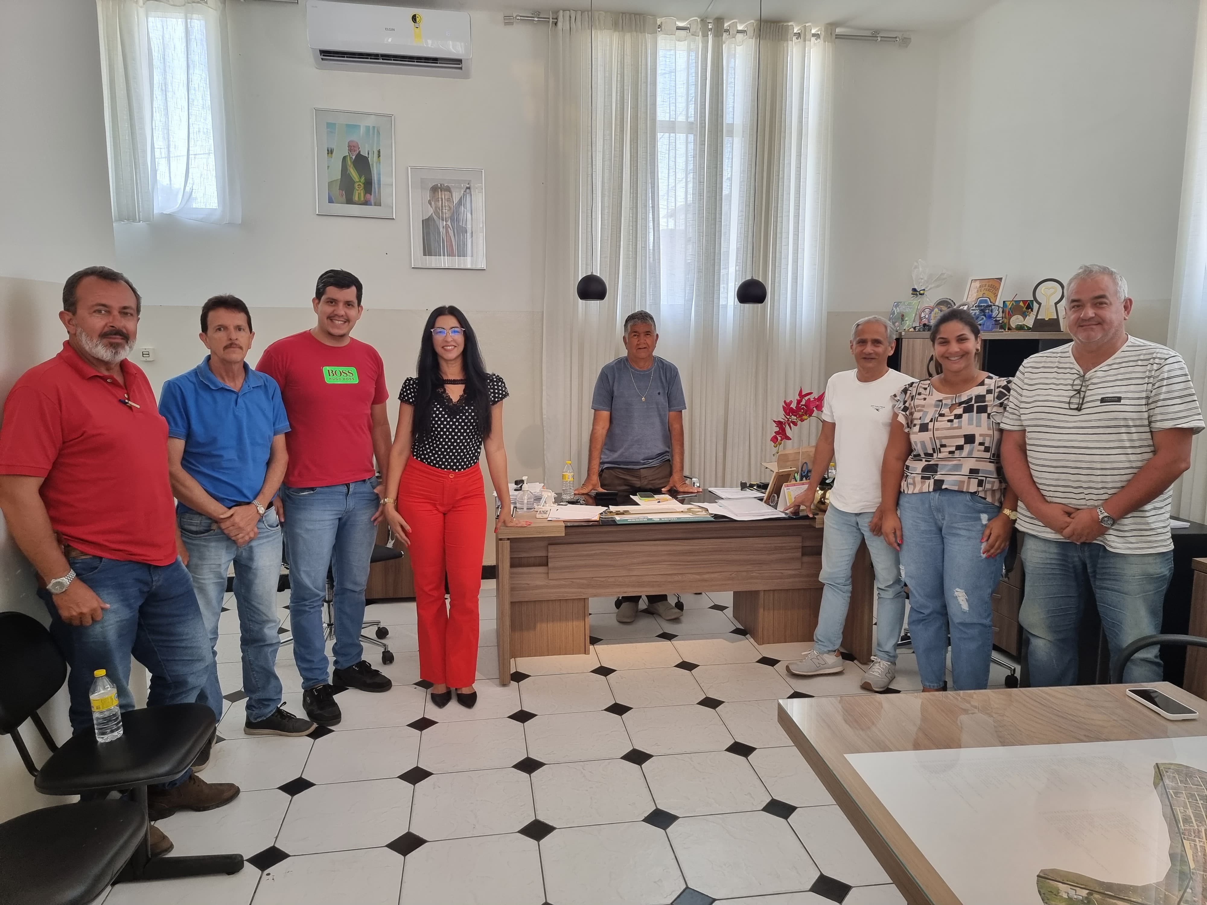 Prefeitura de Itambé realiza reunião para planejar os festejos natalinos 2023