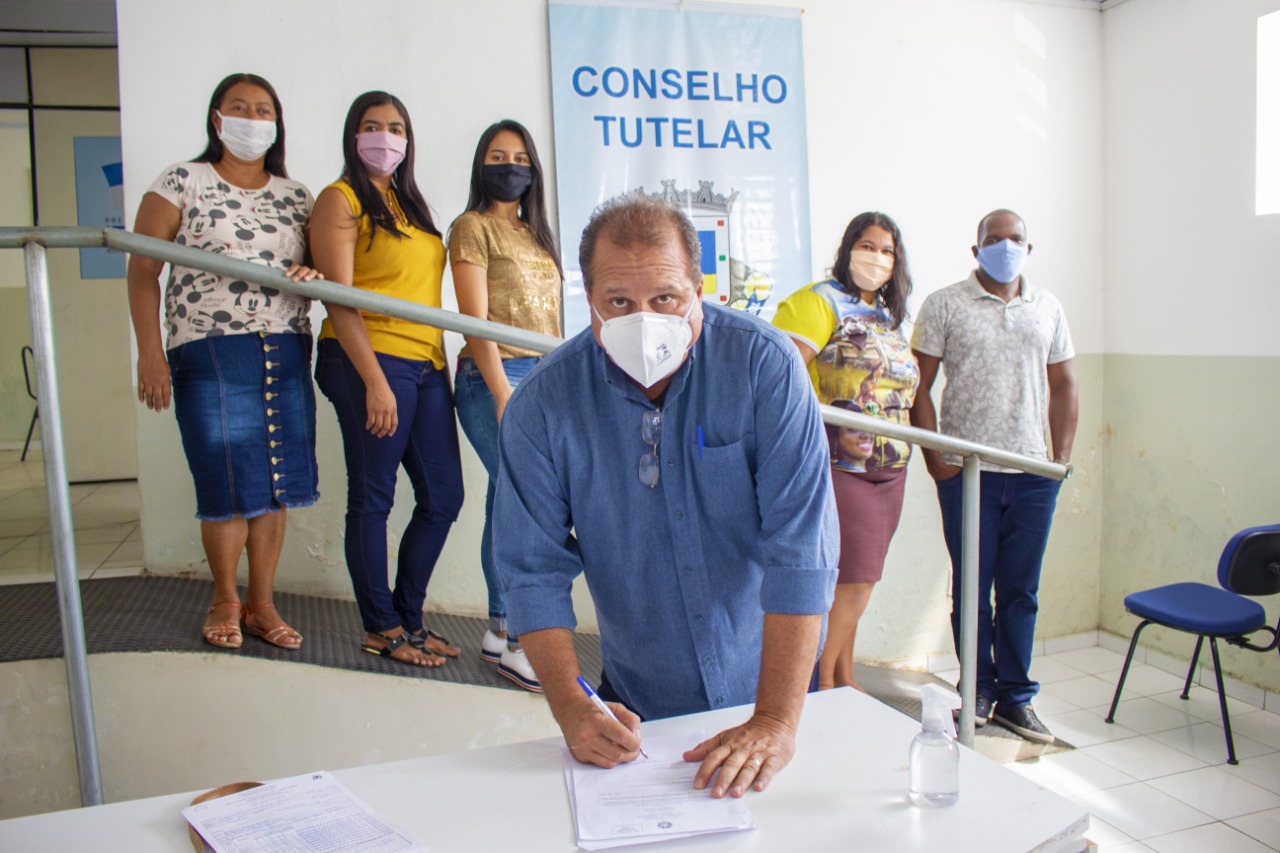 PREFEITO SANCIONA LEI QUE VALORIZA OS CONSELHEIROS TUTELARES E UNIFICA NORMAS PARA POLÍTICA DE ATENDIMENTO À CRIANÇA E AO ADOLESCENTE