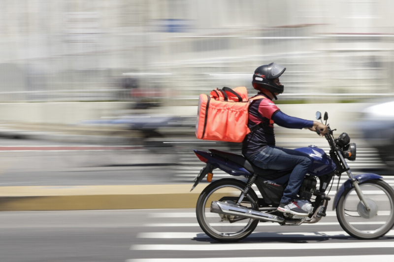 Setor de Tributos convoca motoboys que trabalham com delivery para credenciamento
