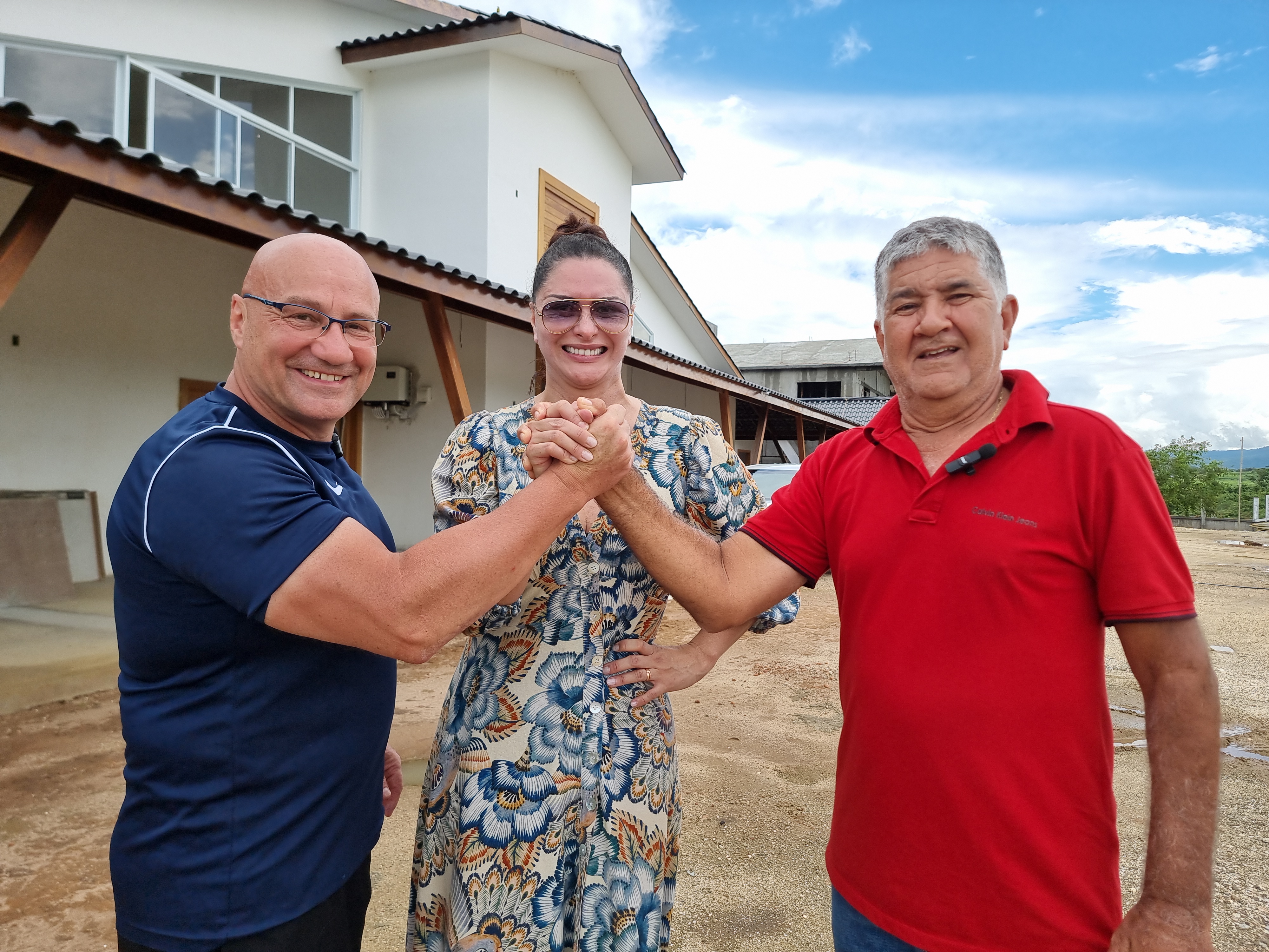 Prefeito Candinho se reúne com investidores estrangeiros e anunciam grandes projetos para Itambé