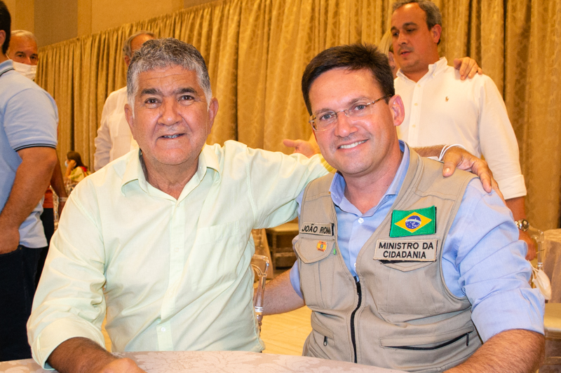 Prefeito Candinho apresenta demandas e solicita apoio ao ministro João Roma